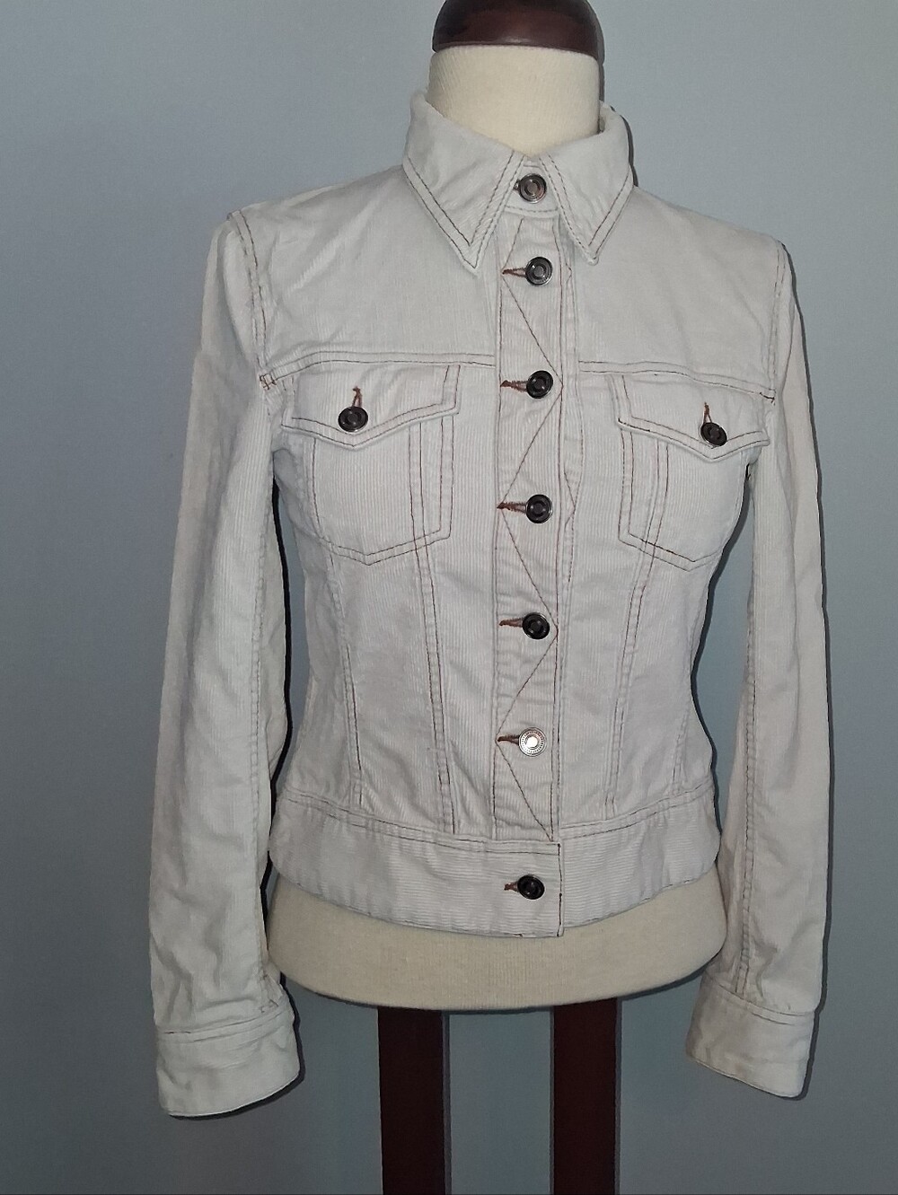 H&M Cream Colored Textured Jacket with Button Front Women's/Teens Size 6